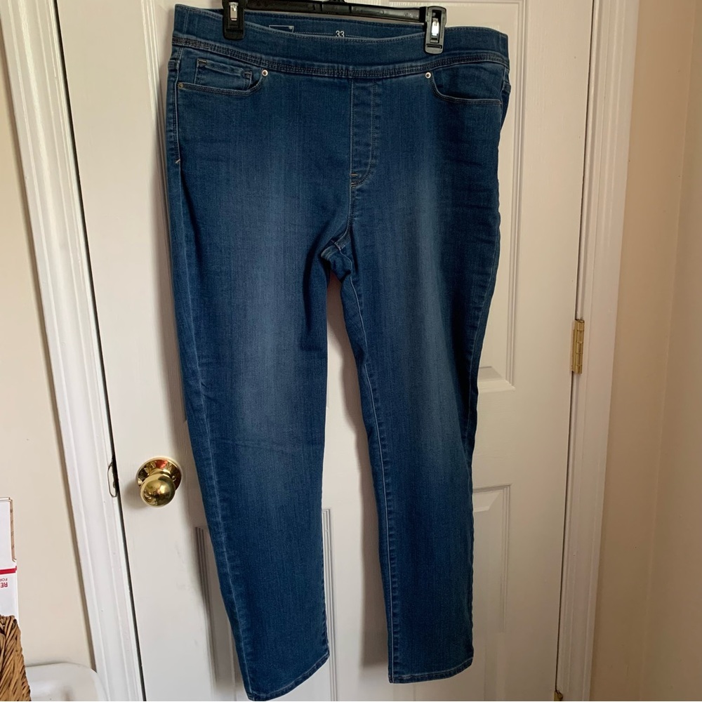 Levi’s 33 (16m) pull on straight leg jeans 29” inseam medium wash